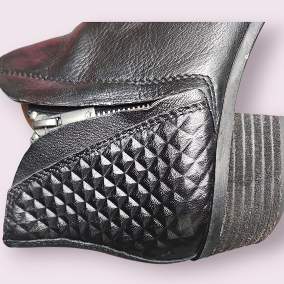 Lucky Brand Black Quilted Ankle Boots Size 7.5 - Picture 4 of 5